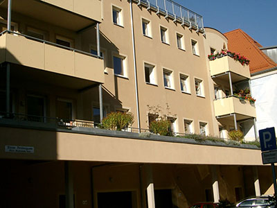Balkonanlagen aus Stahl/Stahlbeton, Wohn- und Geschäftshaus