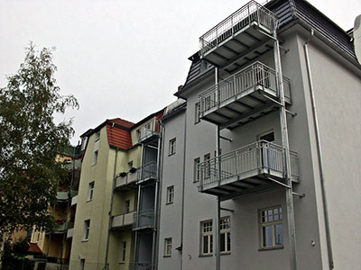 Balkonanlage an einem Mietshaus in Bautzen