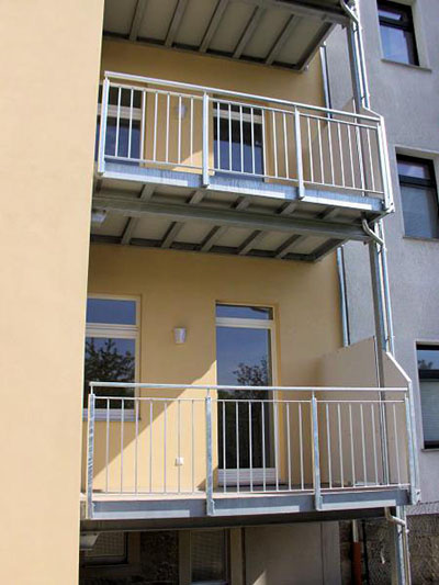Balkon mit seitlichem Sichtschutz