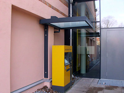 Überdachung Kassenautomat mit Glasdach